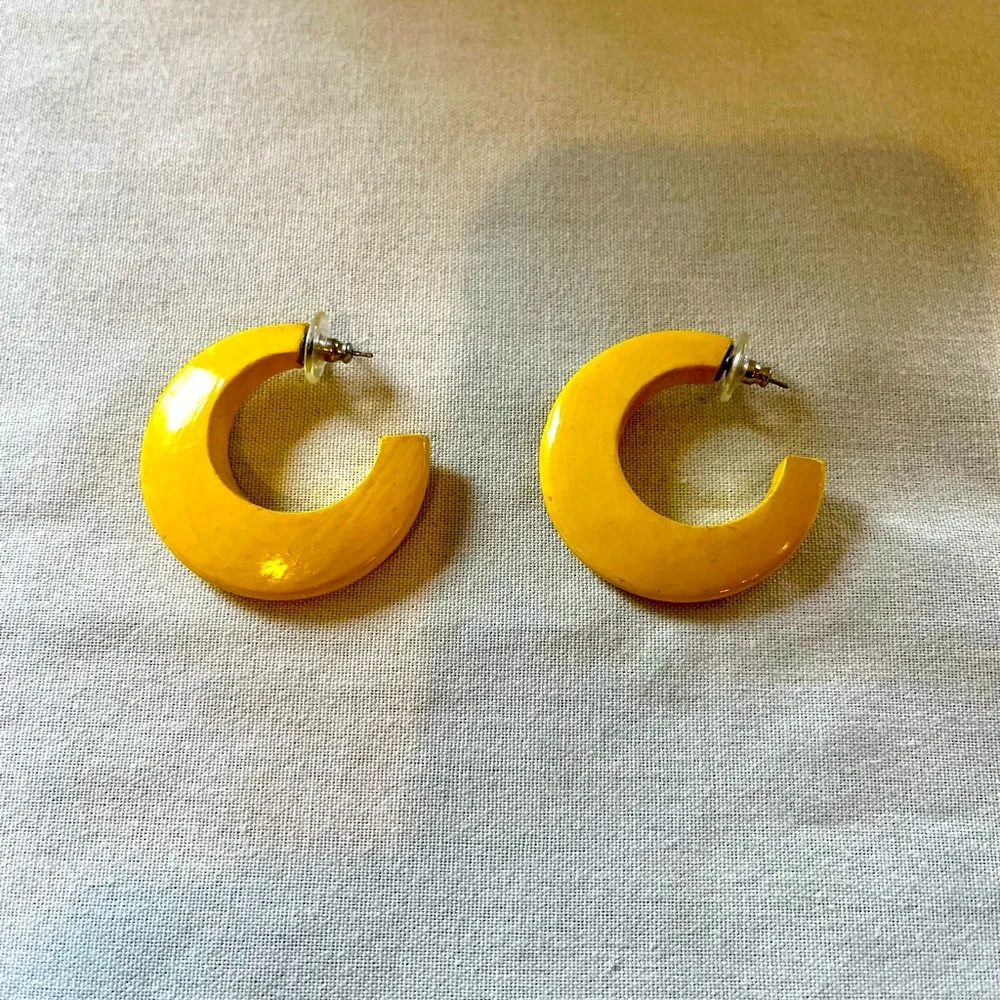 Vintage Wooden Yellow Hoop Earrings - Picture 3 of 16